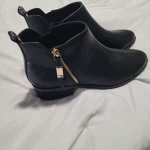 Women's Tommy Hilfiger black booties